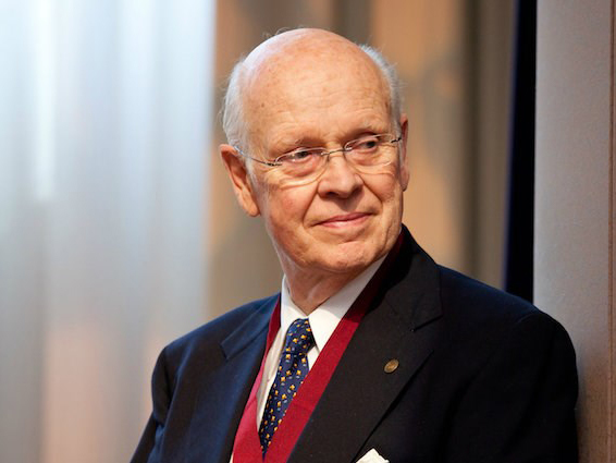 Клаус Нобель выражает признательность Шри Матаджи